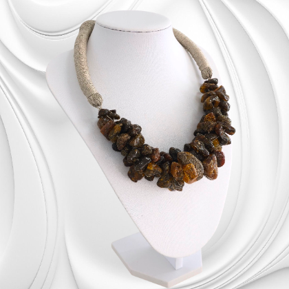 Naturalny naszyjnik z bursztynu na lnianym sznurku - ekologiczna biżuteria handmade - obrazek 3