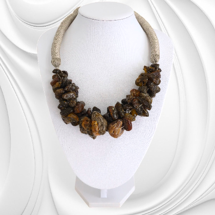 Naturalny naszyjnik z bursztynu na lnianym sznurku - ekologiczna biżuteria handmade - obrazek 5