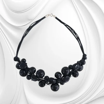 Naszyjnik z czarnych kulek onyksu na plecionym sznurku ze srebrem ręcznie robiona elegancja