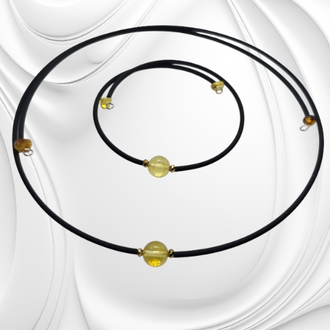 Bransoletka z bursztynem na drucie pamięciowym pokrytym kauczukiem - nowoczesna lekkość i naturalne piękno - obrazek 2