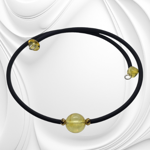 biżuteria kamienie naturalne bransoelta na drucie pamięciowym z kulką bursztynu na prezent