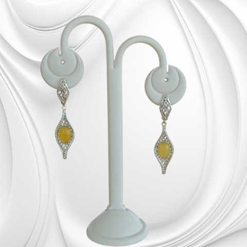 Komplet biżuterii – srebrne kolczyki z bursztynem i dopasowany pierścionek