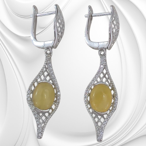 Eleganckie srebrne kolczyki z mlecznym bursztynem i cyrkoniami