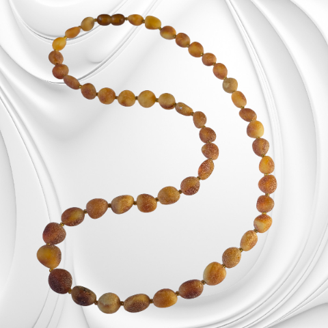 Naszyjnik z matowych bryłek bursztynu z przekładkami z hematytu