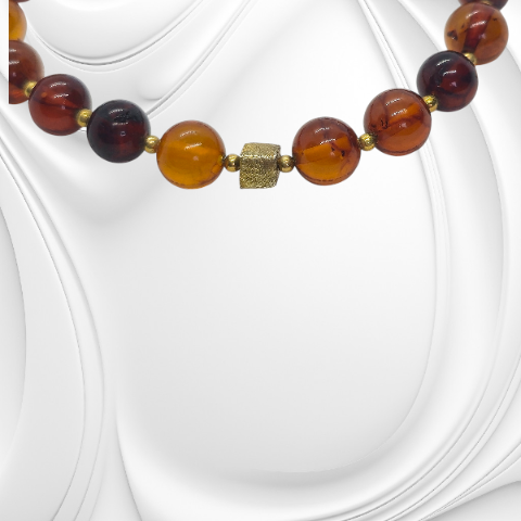 Ręcznie robiona bransoleta z bursztynem koniakowym i srebrnymi detalami