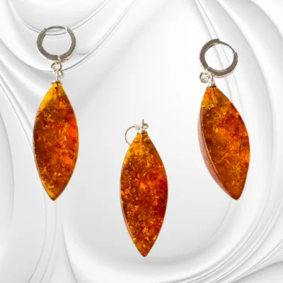 Elegancki komplet zawieszka i kolczyki z bursztynu – klasyczna biżuteria