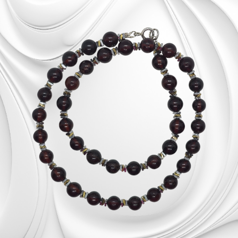 Naszyjnik z kulek koniakowego bursztynu i hematytu ze stali chirurgicznej