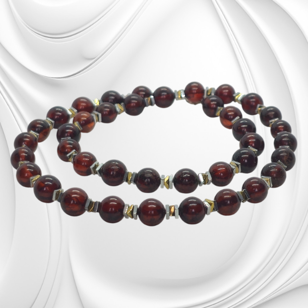 Naszyjnik z kulek koniakowego bursztynu i hematytu ze stali chirurgicznej