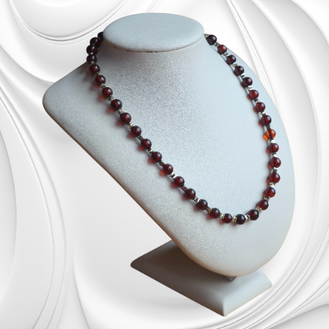 Naszyjnik z kulek koniakowego bursztynu i hematytu ze stali chirurgicznej