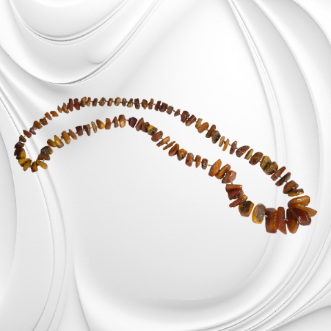 Elegancki naszyjnik z nieregularnych bryłek bursztynu – naturalny blask i unikatowy design.