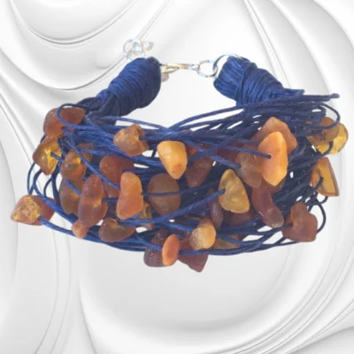 Bransoletka z matowego bursztynu na granatowym lnianym sznurku
