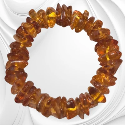 Bransoletka z polerowanego bursztynu w odcieniu jasnego koniaku na gumce jubilerskiej