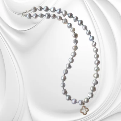 Naszyjnik z szarych pereł z hematytem i srebrną zawieszką