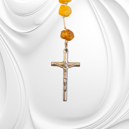 Naszyjnik z matowych bryłek bursztynu na lnianym sznurku