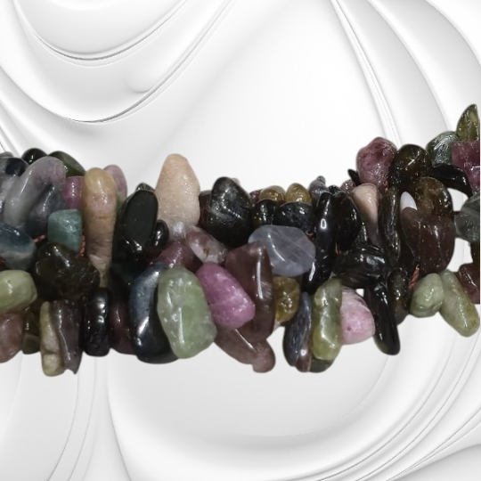 Bransoletka z drobnych bryłek kolorowego turmalinu na gumce jubilerskiej