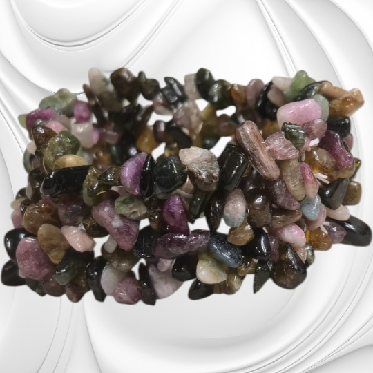 Bransoletka z drobnych bryłek kolorowego turmalinu na gumce jubilerskiej