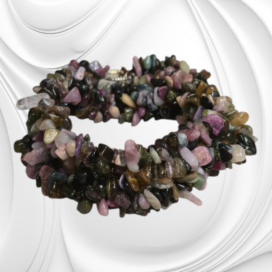 Bransoletka z drobnych bryłek kolorowego turmalinu na gumce jubilerskiej