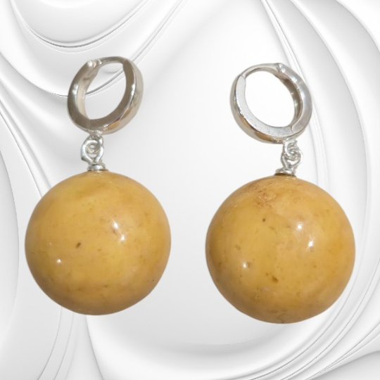 Kolczyki z miodowego bursztynu bałtyckiego na srebrnych kajdankach