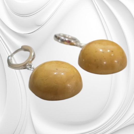 Kolczyki z miodowego bursztynu bałtyckiego na srebrnych kajdankach