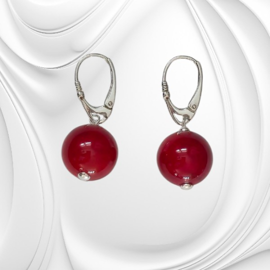 Srebrne kolczyki z lakierowanym bursztynem – biżuteria pełna blasku