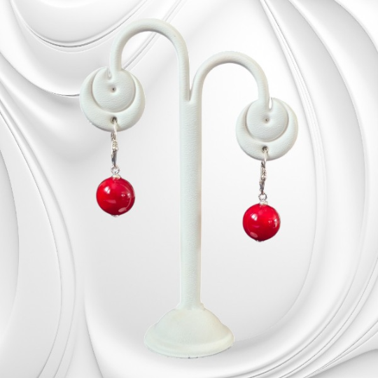 Srebrne kolczyki z lakierowanym bursztynem – biżuteria pełna blasku