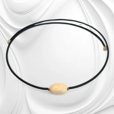 Naszyjnik choker z mlecznym bursztynem i hematytem na kauczukowym drucie pamięciowym