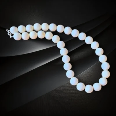 Ręcznie wykonany naszyjnik z kulek bursztynu bałtyckiego w mlecznym odcieniu