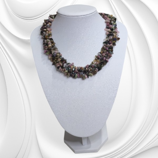 Naszyjnik z drobnych bryłek kolorowego turmalinu ze stali chirurgicznej
