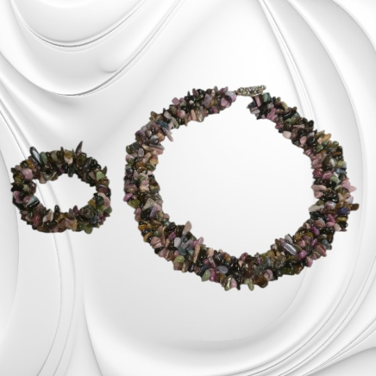 Naszyjnik z drobnych bryłek kolorowego turmalinu ze stali chirurgicznej