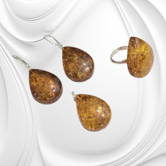 Pierścionek z bursztynem bałtyckim na regulowanej srebrnej obrączce