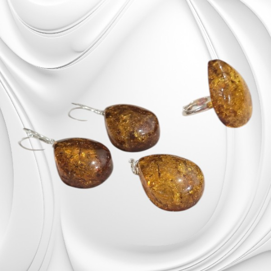 Pierścionek z bursztynem bałtyckim na regulowanej srebrnej obrączce