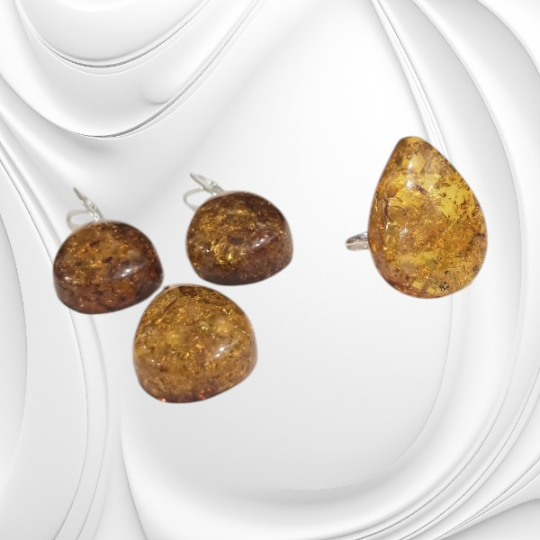 Pierścionek z bursztynem bałtyckim na regulowanej srebrnej obrączce