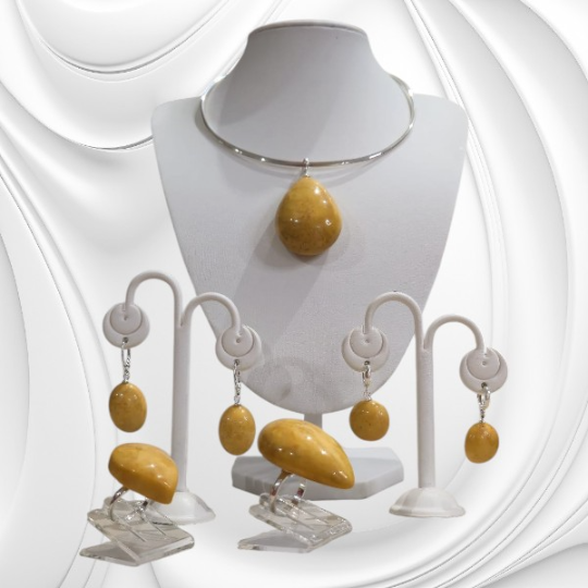 Duża zawieszka z bursztynu bałtyckiego w miodowym odcieniu ze srebrną krawatką