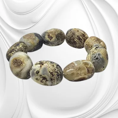 Wyjątkowa bransoletka z naturalnego surowego bałtyckiego bursztynu na gumce jubilerskiej – autentyczna forma natury