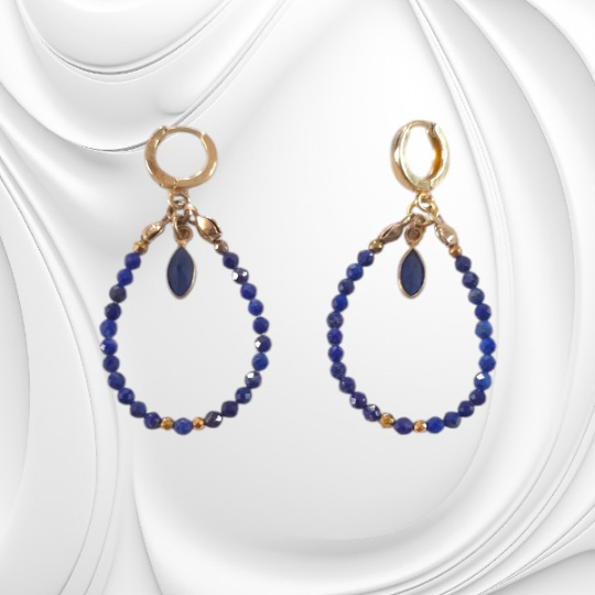 Kolczyki z fasetowanego lapisu lazuli na srebrnym złoconym zapięciu typu kajdanki