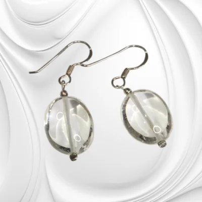 Srebrne kolczyki z kryształem górskim – elegancka biżuteria z naturalnym kamieniem