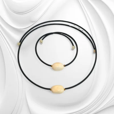 Komplet naszyjnik i bransoletka z białym bałtyckim bursztynem na czarnym kauczuku