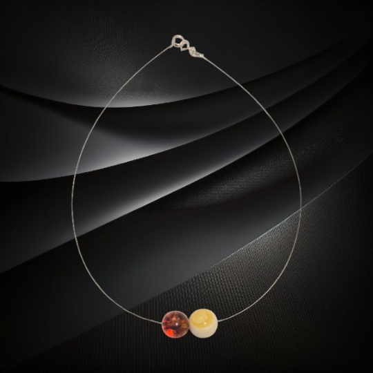 Naszyjnik z dwiema kulkami bursztynu bałtyckiego w odcieniu mlecznym i koniakowym