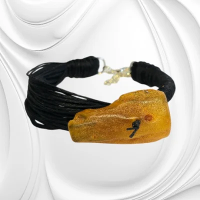 Bransoletka z bursztynem na czarnym lnianym sznurku – naturalna biżuteria z bursztynem bałtyckim