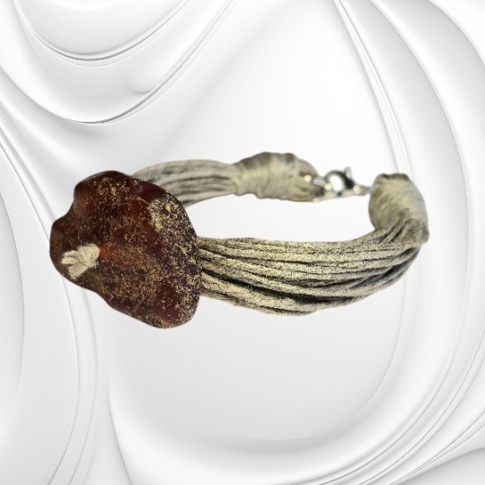 Naturalna bransoletka z bursztynem na lnianym sznurku – subtelna biżuteria inspirowana naturą.