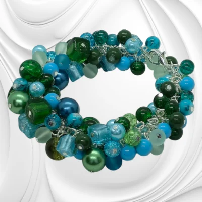 Bransoletka handmade w odcieniach błękitu, zieleni i turkusu – szkło i koraliki, stal chirurgiczna