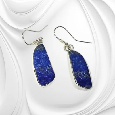 Srebrne kolczyki z lapis lazuli – elegancka biżuteria z naturalnym kamieniem