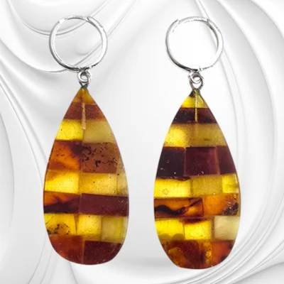 Kolczyki z kolorowych płytek bursztynu bałtyckiego – łezki