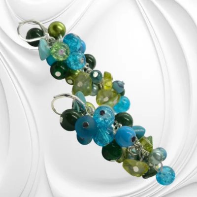 Kolczyki handmade w odcieniach błękitu, zieleni i turkusu – szkło, koraliki i srebrne zapięcie