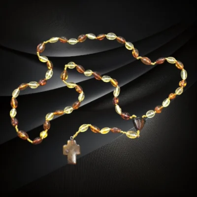 Różaniec z bursztynu bałtyckiego – naturalny i wyjątkowy symbol wiary