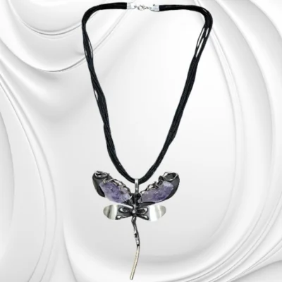 Naszyjnik z ważką ze stali chirurgicznej i ametystem