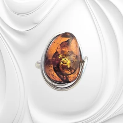 Posrebrzany regulowany pierścionek z bursztynem bałtyckim