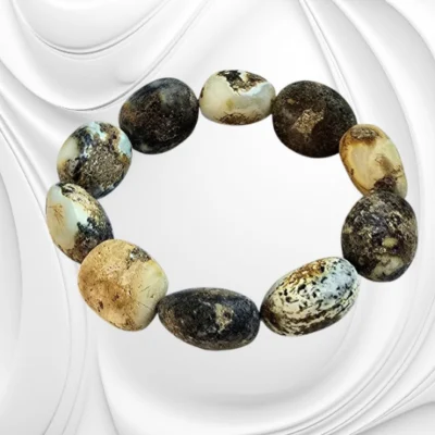 Elegancka bransoletka z naturalnego bursztynu bałtyckiego na gumce – ponadczasowa biżuteria