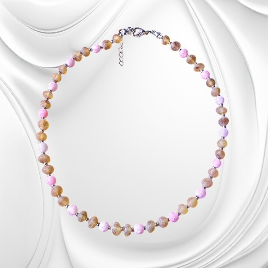 naszyjnik z bursztynem, naszyjnik bursztyn bałtycki, naszyjnik z jadeitem, naszyjnik bursztyn jadeit, naszyjnik z matowego bursztynu, naturalna biżuteria bursztyn, naszyjnik bursztyn jadeit stal chirurgiczna, elegancki naszyjnik bursztyn jadeit