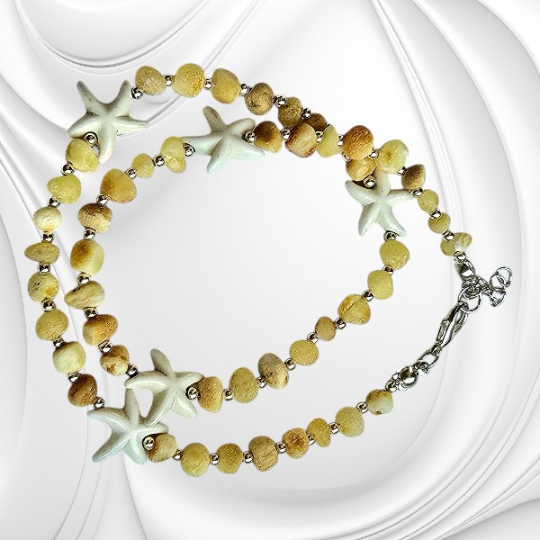 Naszyjnik z drobnych kulek matowego bursztynu bałtyckiego.